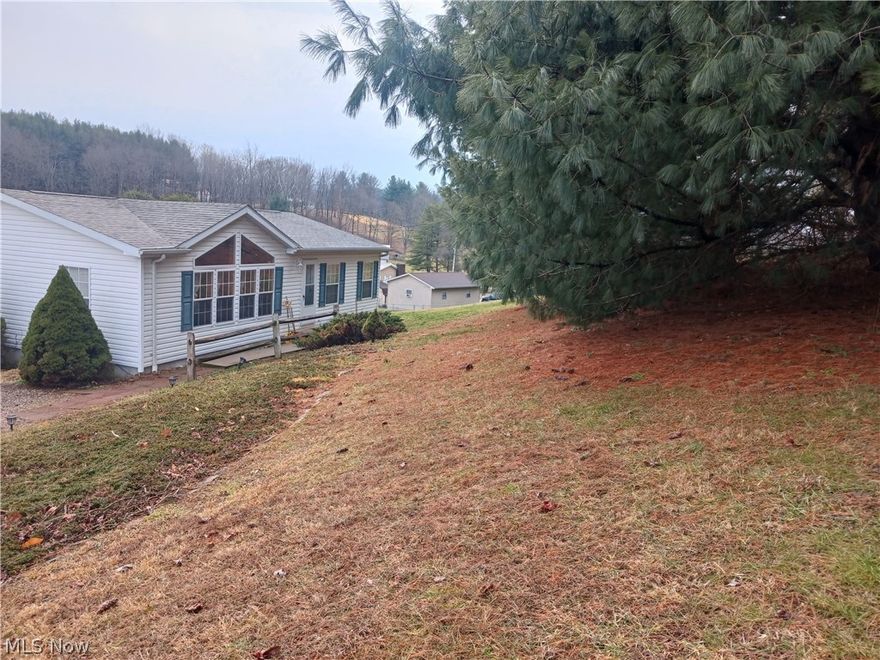 Just Starting out? Just Winding down? Either way, this sweetheart is for you! Two nice-sized bedrooms, two nice-sized bathrooms on
one huge lot! Open-concept kitchen, dinning and living room. Bonas of a new roof. New driveway gravel on the way... Extra bonus of a great location! I sold them this beauty three years ago and I will be glad to sell it to you as well!