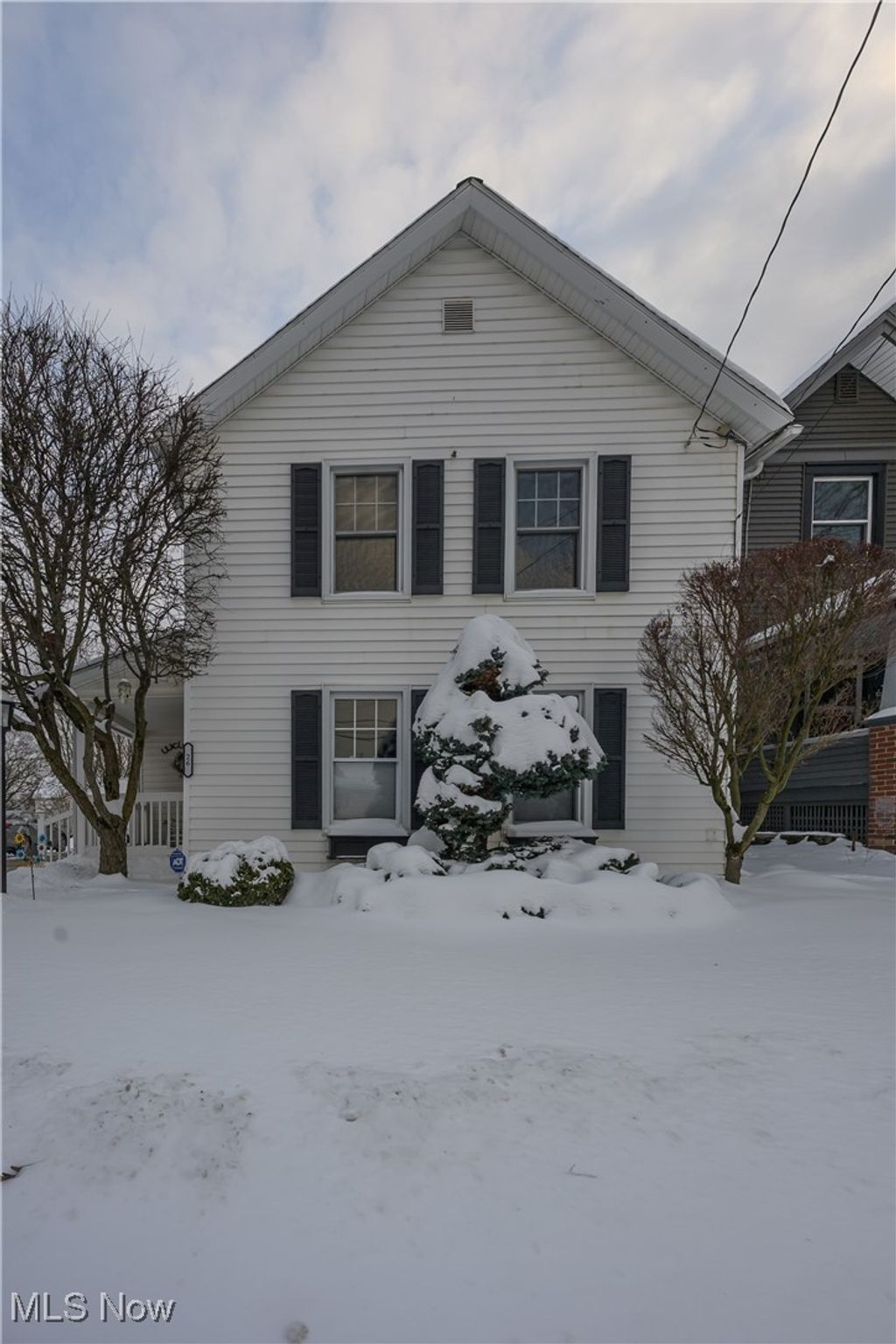 Photo of 26 W Hiram Street, Barberton, OH 44203 (MLS # 5184423)