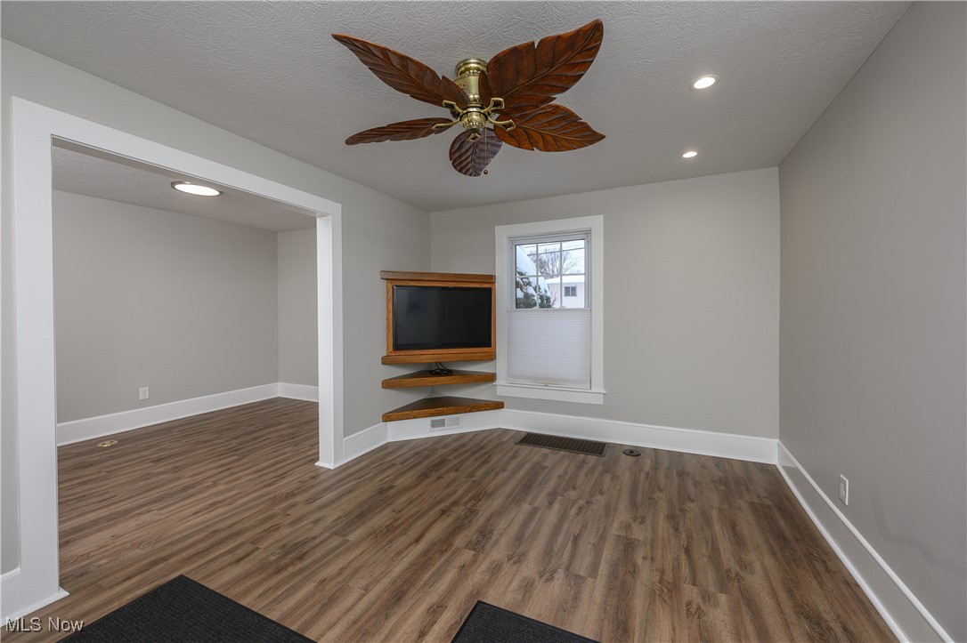 A A Moores North Barberton Al - Residential