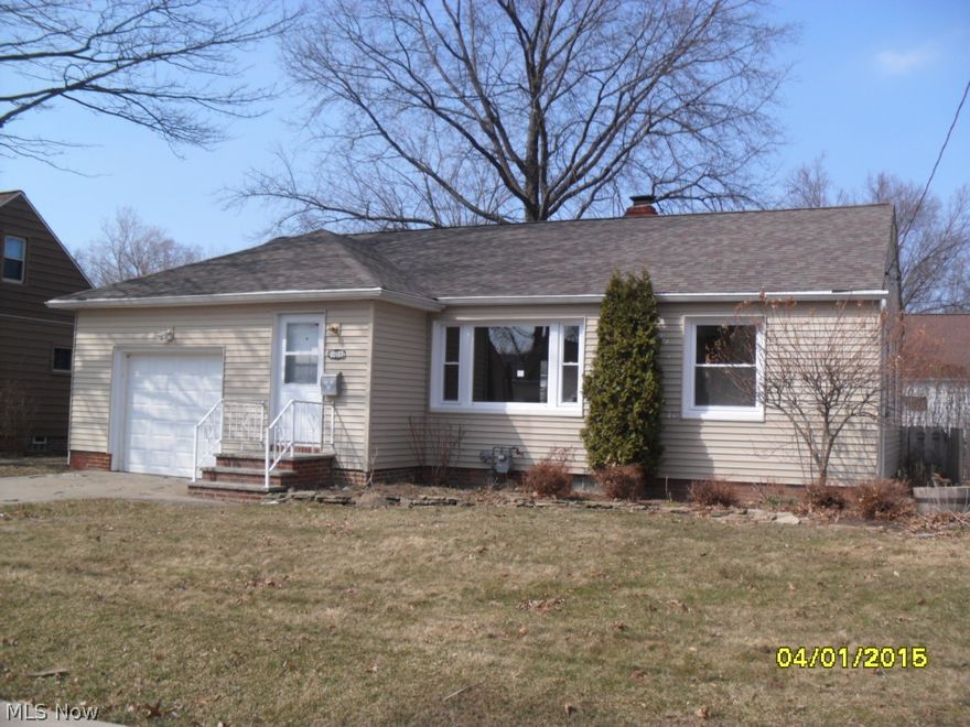 ** Bank Owned Foreclosure **  Ranch style home with great curb appeal with newer roof, vinyl siding and windows.  This property features 2 bedrooms with 960 square feet of living space. This property features hardwood floors in the living room, dining room and bedrooms.  This property needs a new owner to restore this home again.  This property is being sold in as is condition.  Property has passed the sewer dye test and will be in compliance with city requirements.