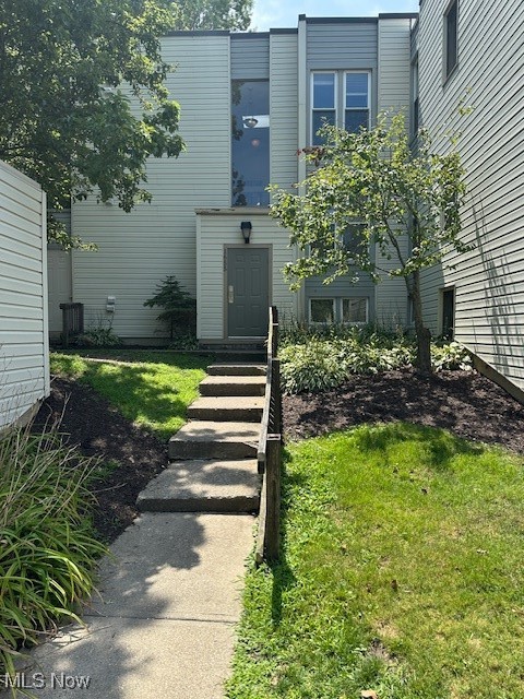 Prime Location Without the Price Tag!
Live just steps from the vibrant energy of Crocker Park—without the premium cost! This beautifully remodeled condo features all the upgrades you’ve been looking for: Brand-new flooring and bathroom. Pella patio doors and window for style and efficiency. Newer A/C and furnace for year-round comfort. Newer stainless steel appliances, except refrigerator. Your own washer & dryer on the same floor. Community pool to enjoy those hot summer days!
Whether you're looking for a starter place or a savvy investment in one of Westlake’s most desirable areas, this gem delivers value, comfort, and lifestyle.