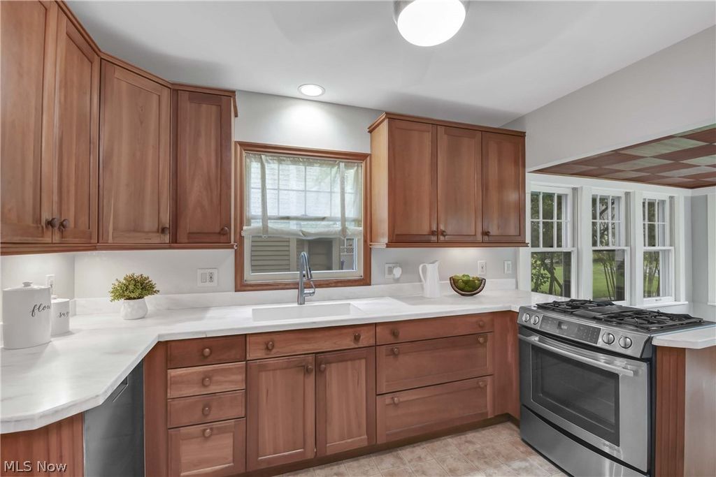 Photo of 1300 West Boulevard, Cleveland, OH 44102 (MLS # 5206507)