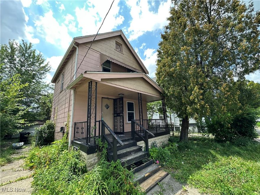 Investor special! Needs work, but what a great fix & flip or buy & hold opportunity. After rehab rent around $1100/mo. Features include: newer hot water tank, modern furnace, upgraded electric panel, garage and driveway for plenty of off-street parking. Great location, just minutes to Downtown Cleveland, close to restaurants, freeway access, shopping, and more. Professional management available.