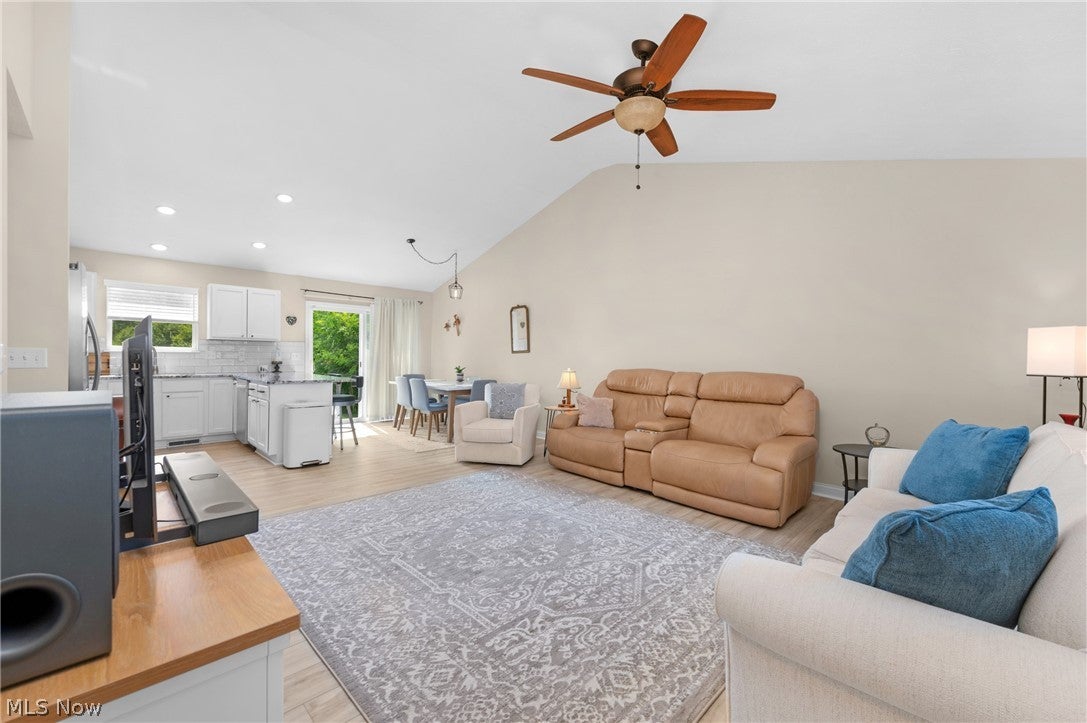 6239 Greenview Trail