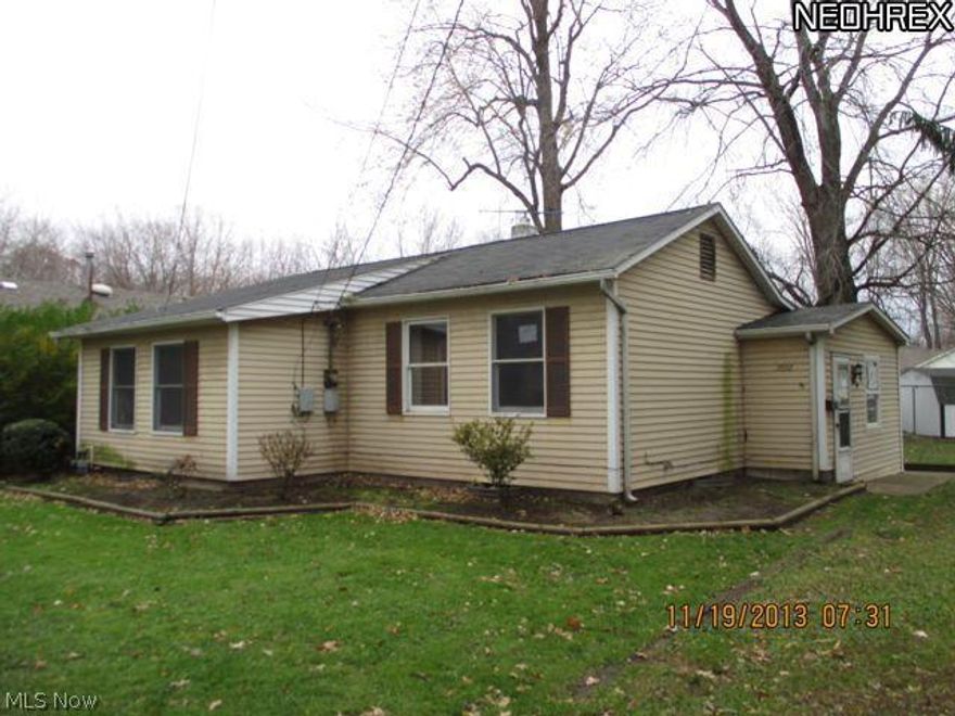 Darling ranch home with room to grow!  Updated eat-in-kitchen, large family room plus living room, updated bathroom and neutral decor throughout.  Spruce this one up and be ready to move in!  Easy access to shopping, schools and freeways. This is a Fannie Mae HomePath Property. This property is approved for HomePath Renovation Mortgage Financing.Close by 06-30-2014 and request up to 3.5% of the final sales price to be used as closing cost assistance! Check HomePath for details or ask. Restrictions apply