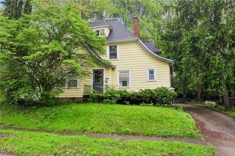 3590 Woodridge Road Cleveland Heights OH 44121