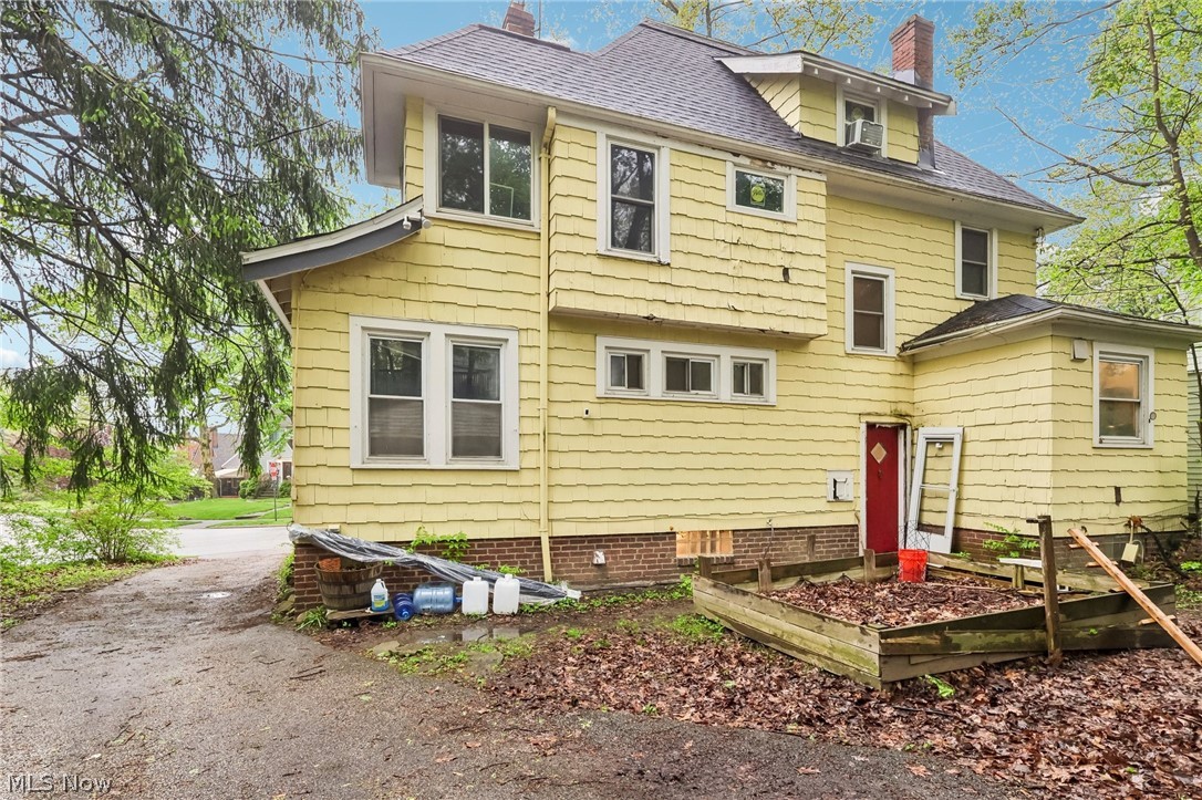 3590 Woodridge Road