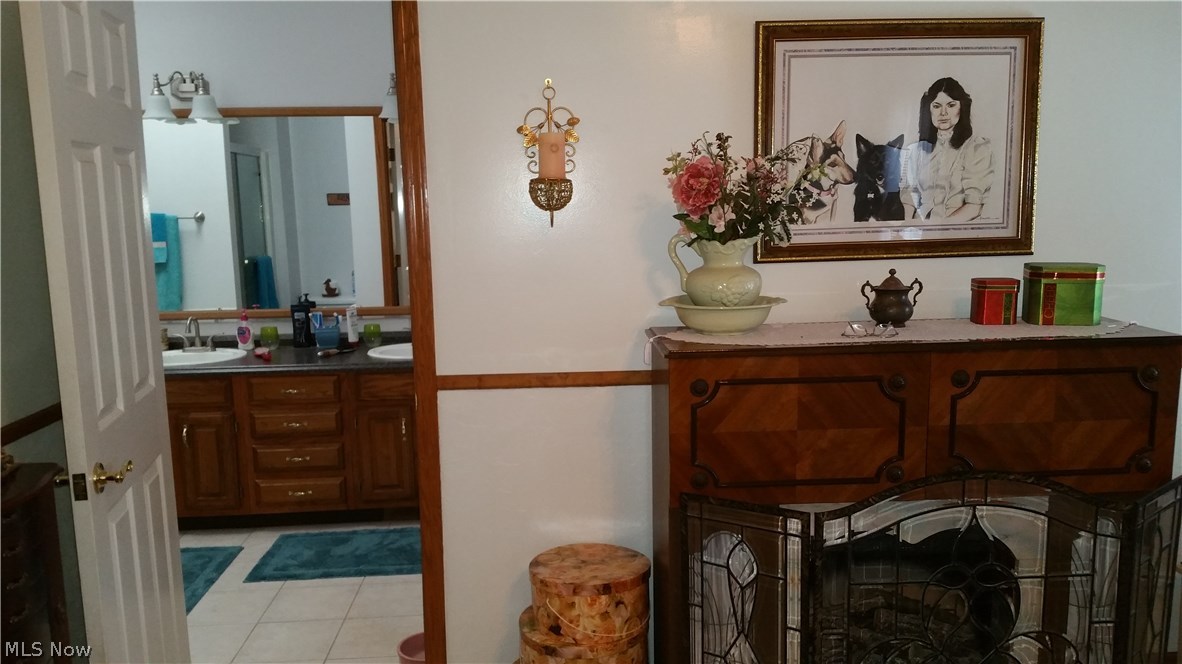 Oak Tree Vill - Residential