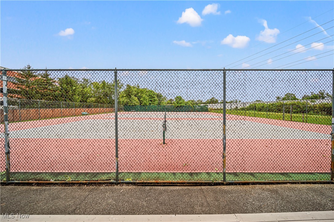 -C/The Woodhawk Club Condos Ph - Residential
