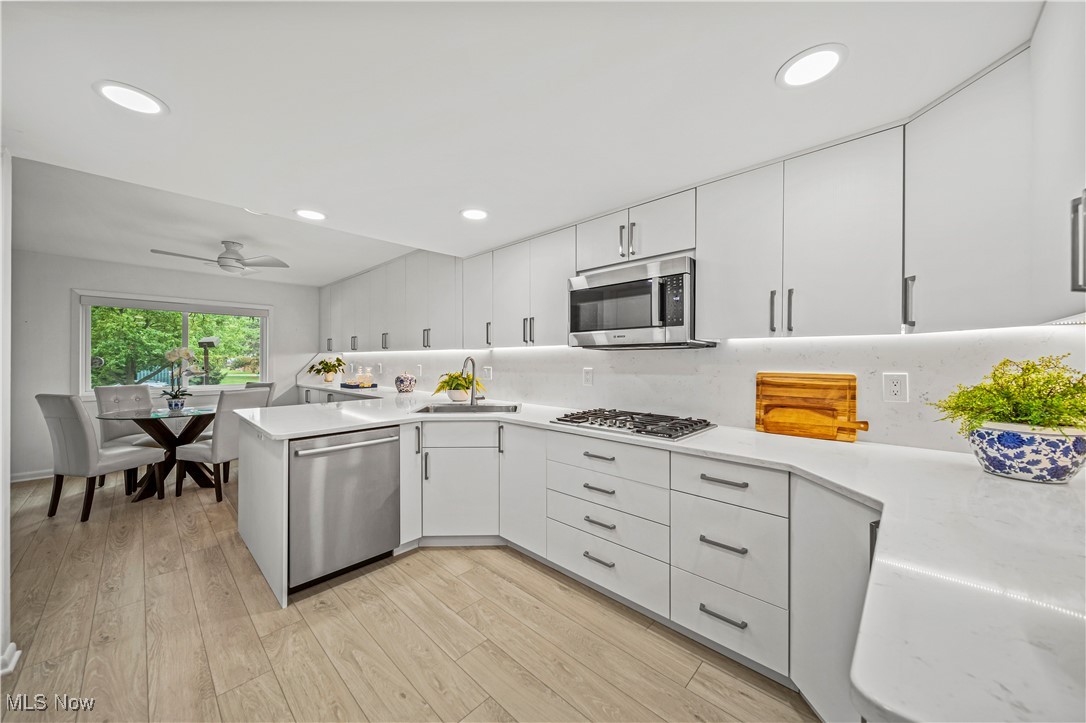 -C/The Woodhawk Club Condos Ph - Residential