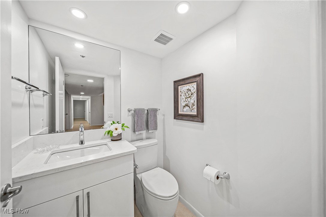 -C/The Woodhawk Club Condos Ph - Residential