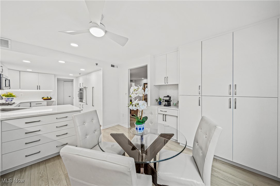 -C/The Woodhawk Club Condos Ph - Residential