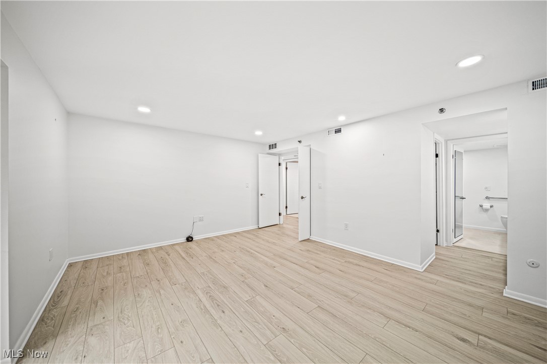 -C/The Woodhawk Club Condos Ph - Residential