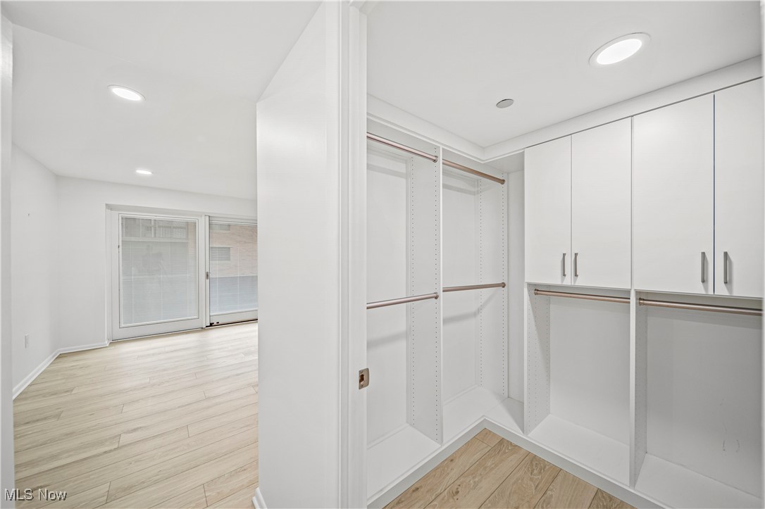-C/The Woodhawk Club Condos Ph - Residential
