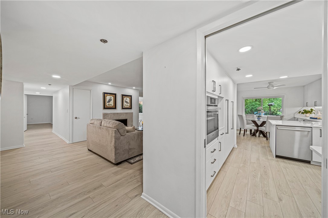 -C/The Woodhawk Club Condos Ph - Residential