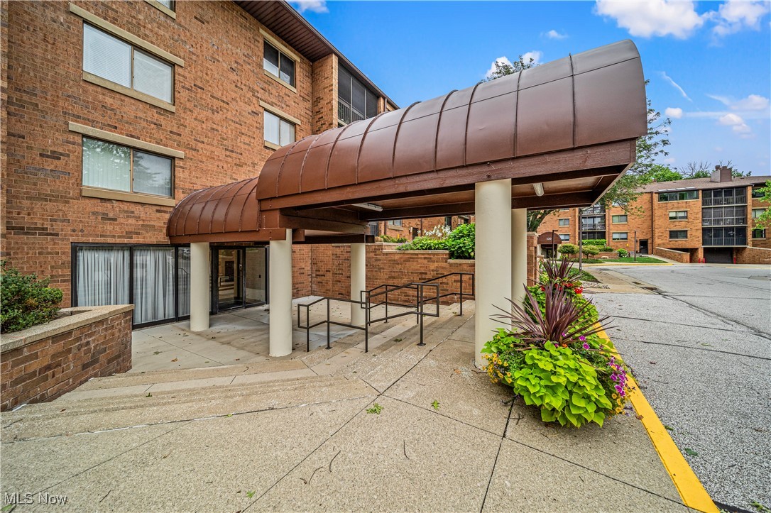 -C/The Woodhawk Club Condos Ph - Residential