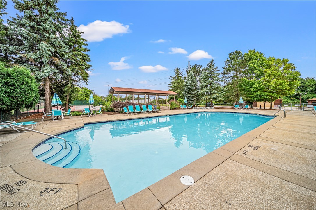-C/The Woodhawk Club Condos Ph - Residential