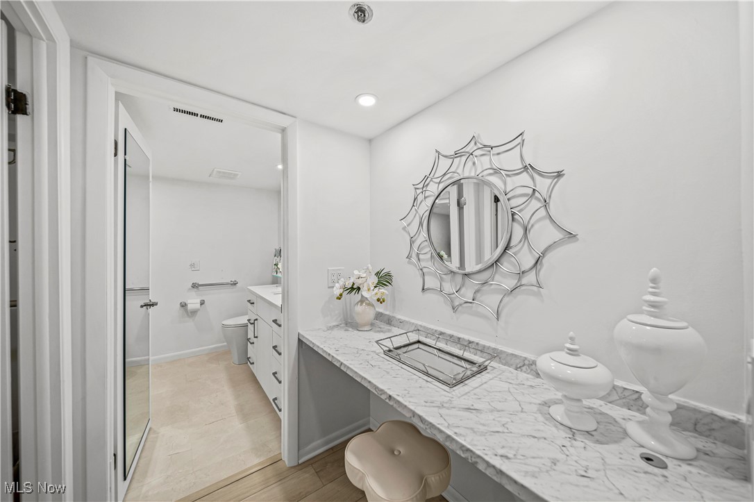 -C/The Woodhawk Club Condos Ph - Residential