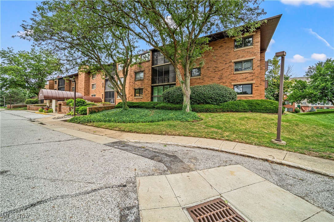 -C/The Woodhawk Club Condos Ph - Residential