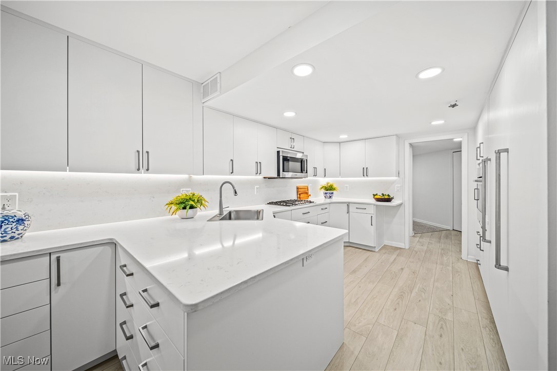 -C/The Woodhawk Club Condos Ph - Residential