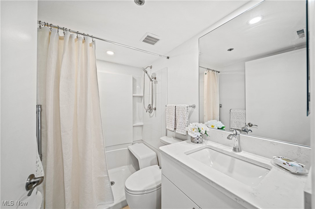 -C/The Woodhawk Club Condos Ph - Residential