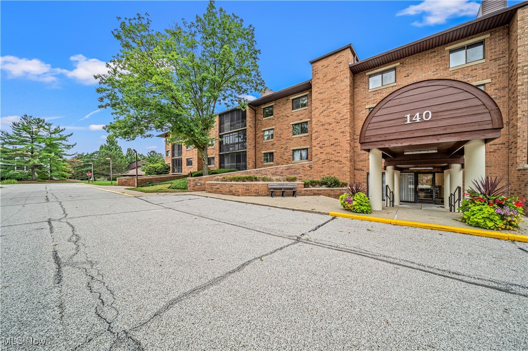 -C/The Woodhawk Club Condos Ph - Residential
