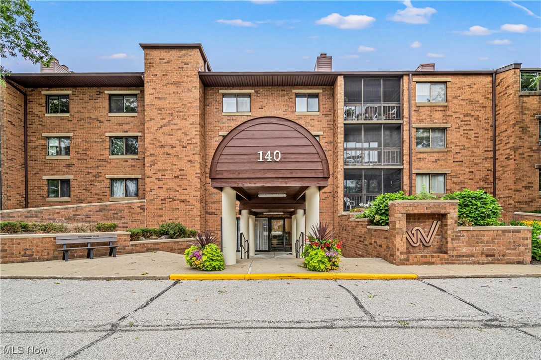 -C/The Woodhawk Club Condos Ph - Residential
