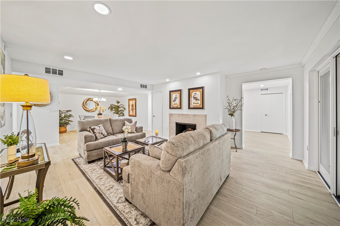 -C/The Woodhawk Club Condos Ph - Residential