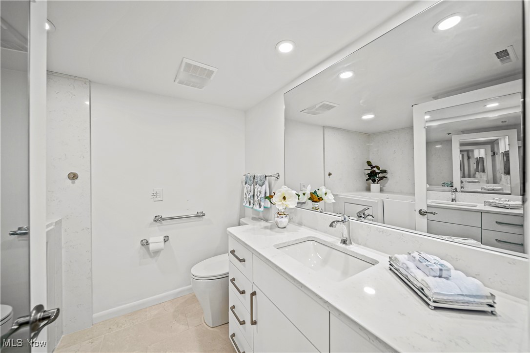 -C/The Woodhawk Club Condos Ph - Residential
