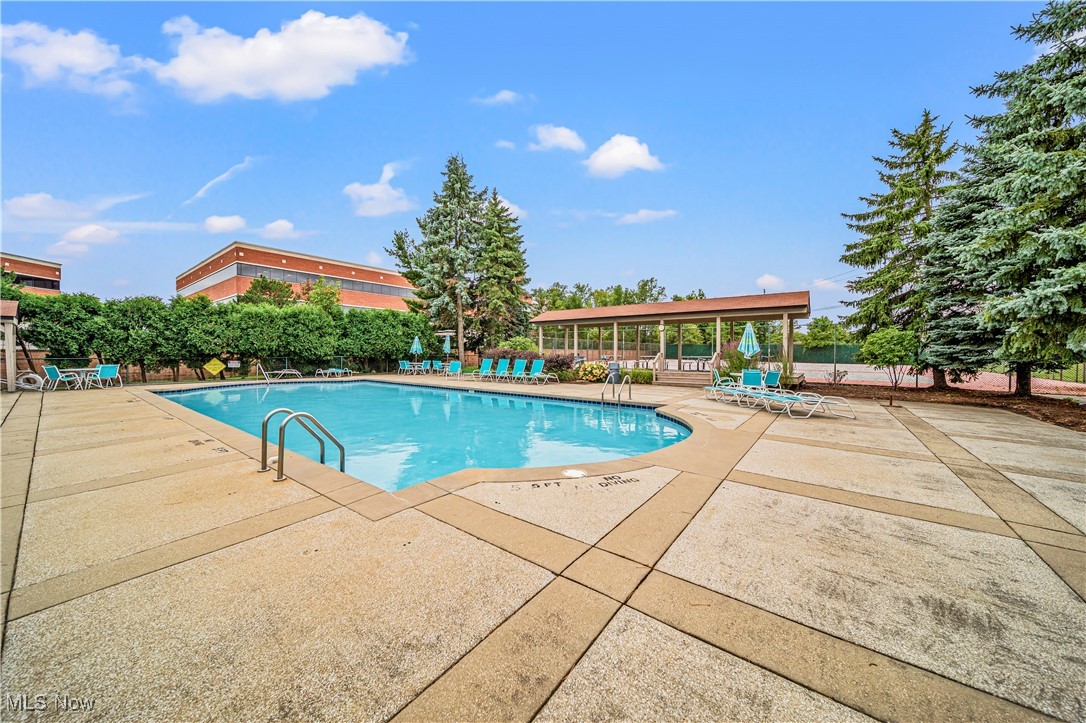 -C/The Woodhawk Club Condos Ph - Residential