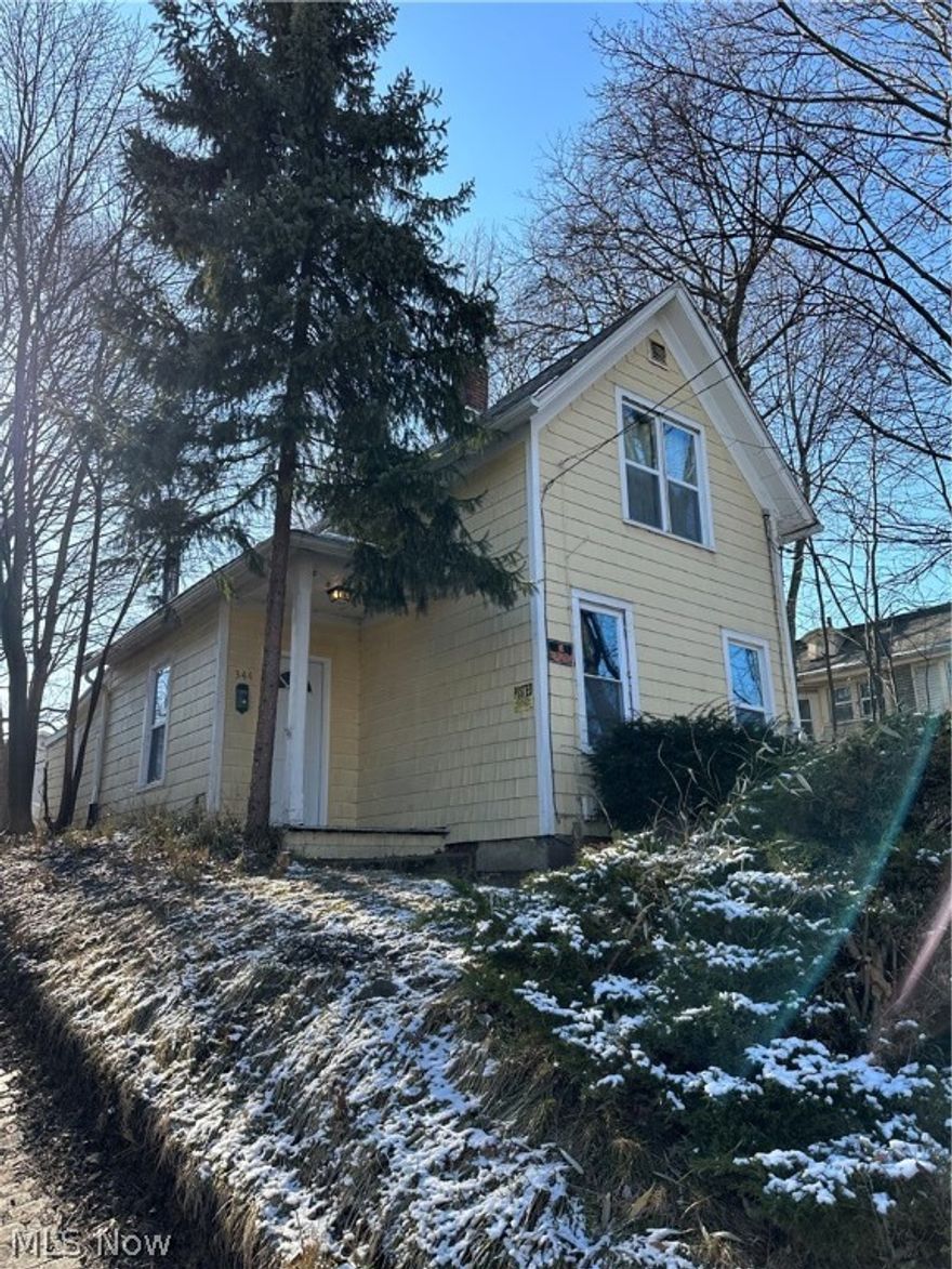 Great investment opportunity! 3 bedrooms, 1 bath single family home. Currently rented for $1025/month!

Package deal available with 342 N Adams, 336 N Adams, 829 Yale, 837 Yale, 855 Yale and 861 Yale.