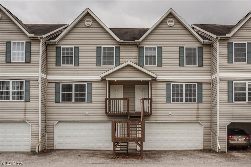 Beautiful 3 bedroom condominium for lease in N. Canton, OH. Easy access to Rt. 77, Akron Canton Airport, Timken, and Diebold.