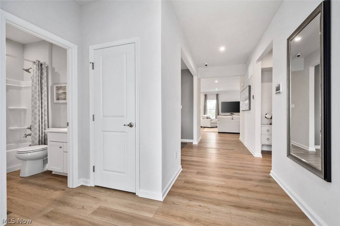 1144 Hunting Hollow
