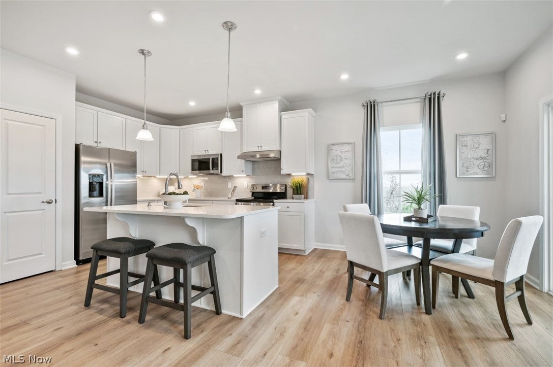 1144 Hunting Hollow