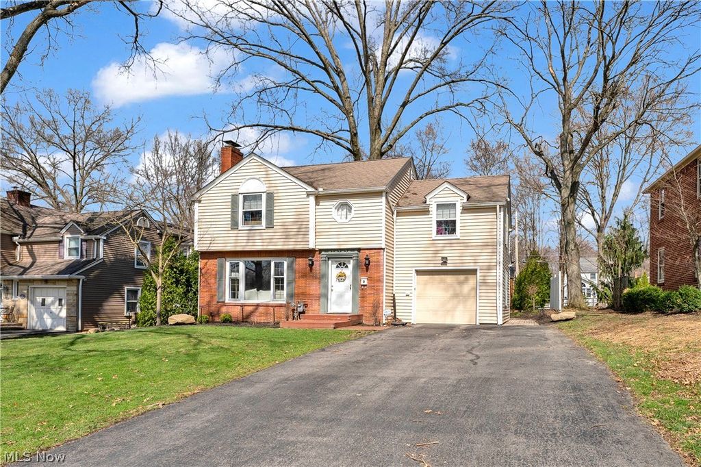 Photo of 172 Wolcott Drive, Boardman, OH 44512 (MLS # 5192763)