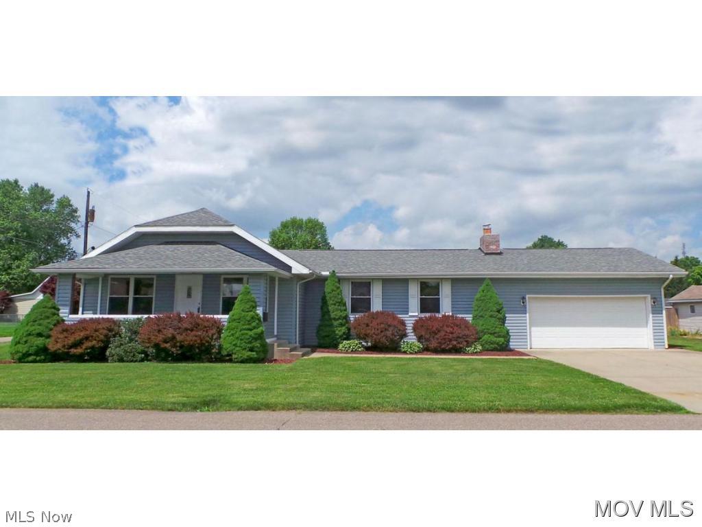 Nicely renovated vinyl sided ranch on double lot. New kitchen cabinets, formal dining room, newer insulated windows. Roof is approx 2 years old, level corner lot, nice landscaping, new carpeting and ceramic tile. Full unfinished basement. Elem: Belpre Elementary School Elem/Bus: Y JrHigh: Belpre Middle School JrHigh/Bus: Y High: Belpre High School High/Bus: Y Fire: VOL Police: CTY ;SQFT=Fin L1:1352, Fin Above:1352, Fin Total:1352, Unfin Above:0;GAR= 2 Car Att
