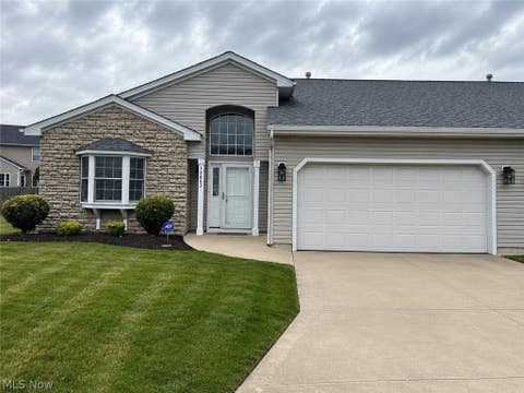 Condo For Sale - 38087 Burrard Lane<br/> Willoughby, OH 44094
