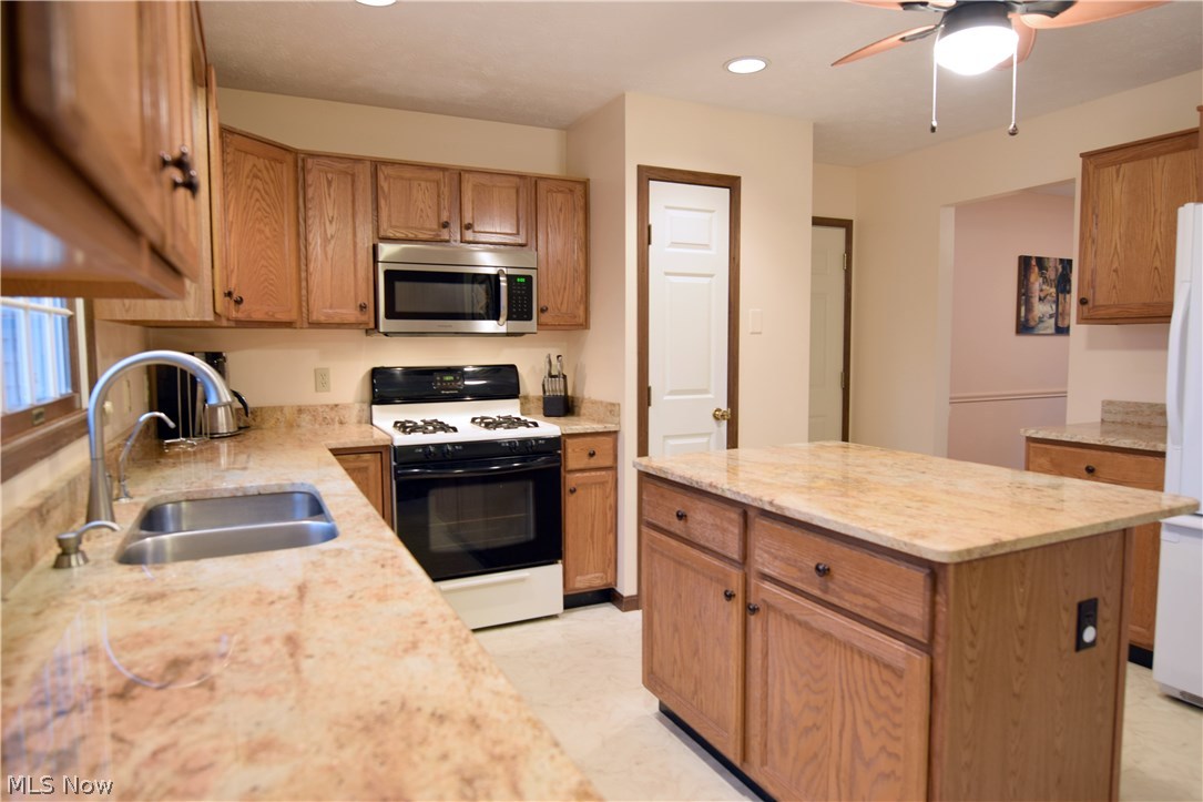 Gemwood Knolls 10 - Residential