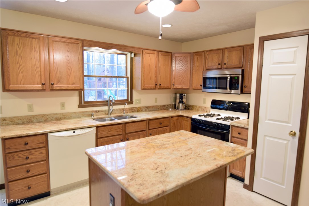 Gemwood Knolls 10 - Residential