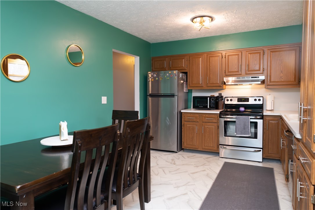 437 Stonewood Street, Canal Fulton, Ohio image 7