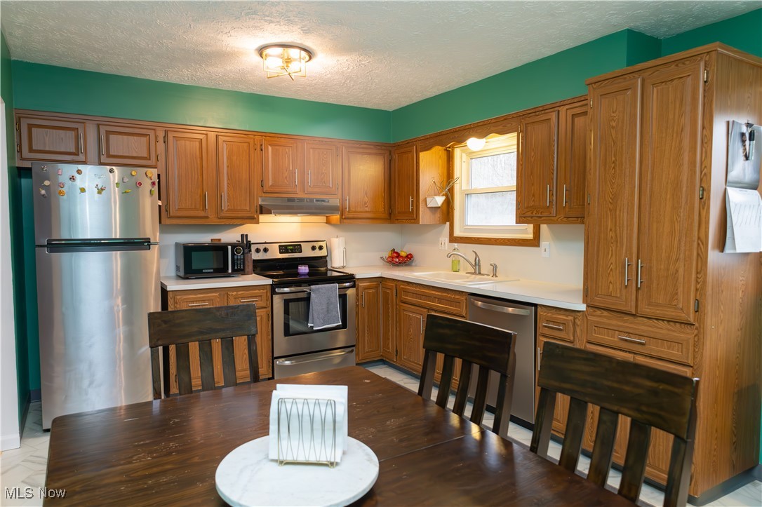 437 Stonewood Street, Canal Fulton, Ohio image 6