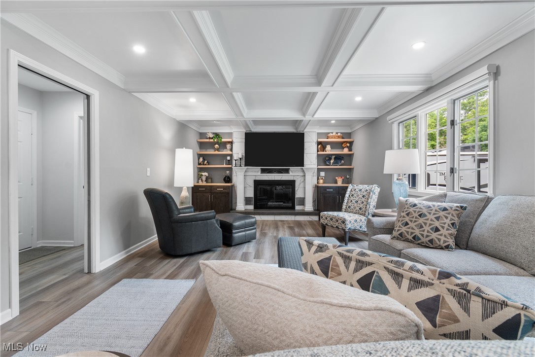 Royal State 02 - Residential