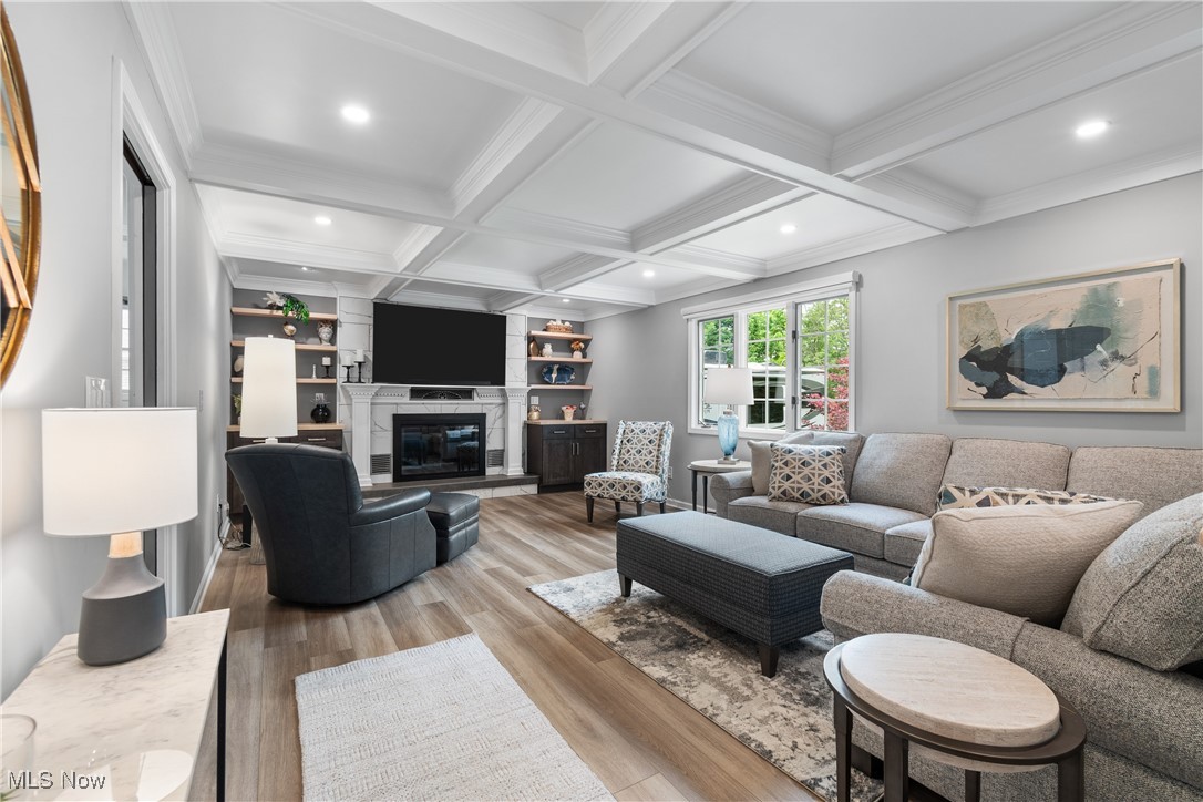 Royal State 02 - Residential