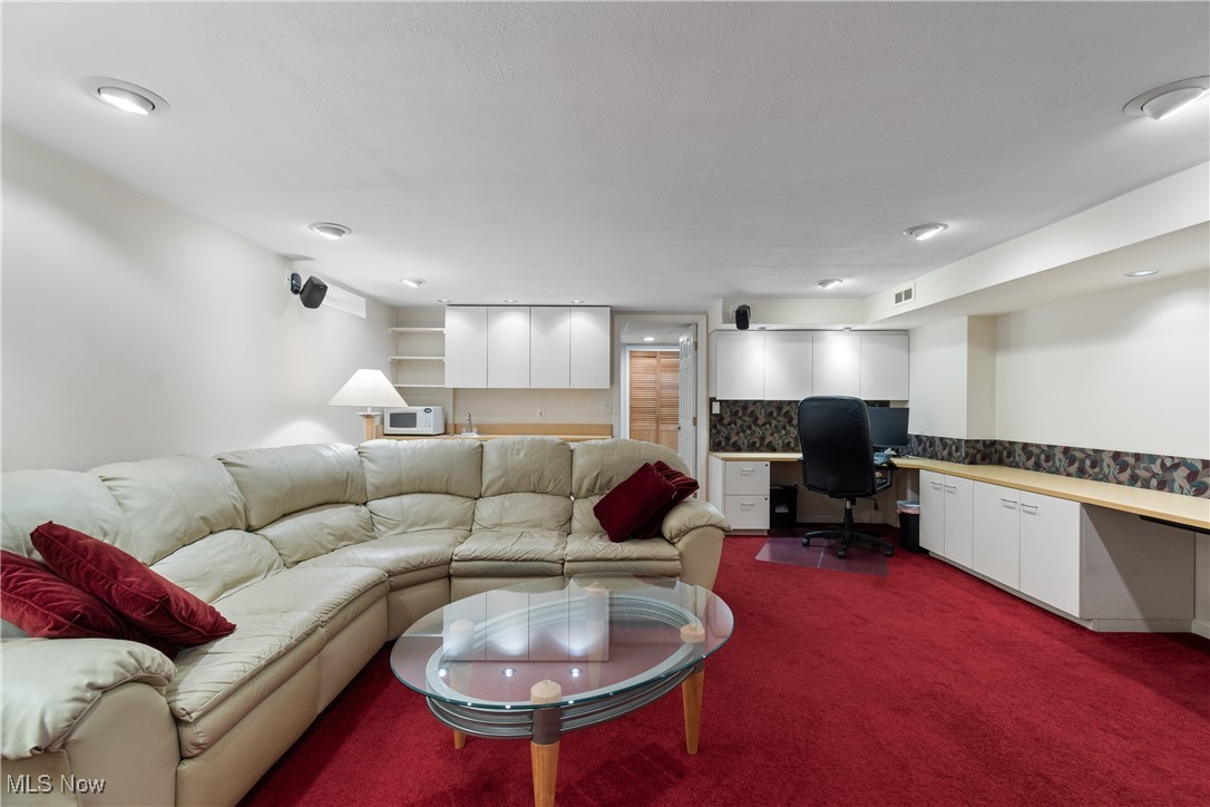 Royal State 02 - Residential