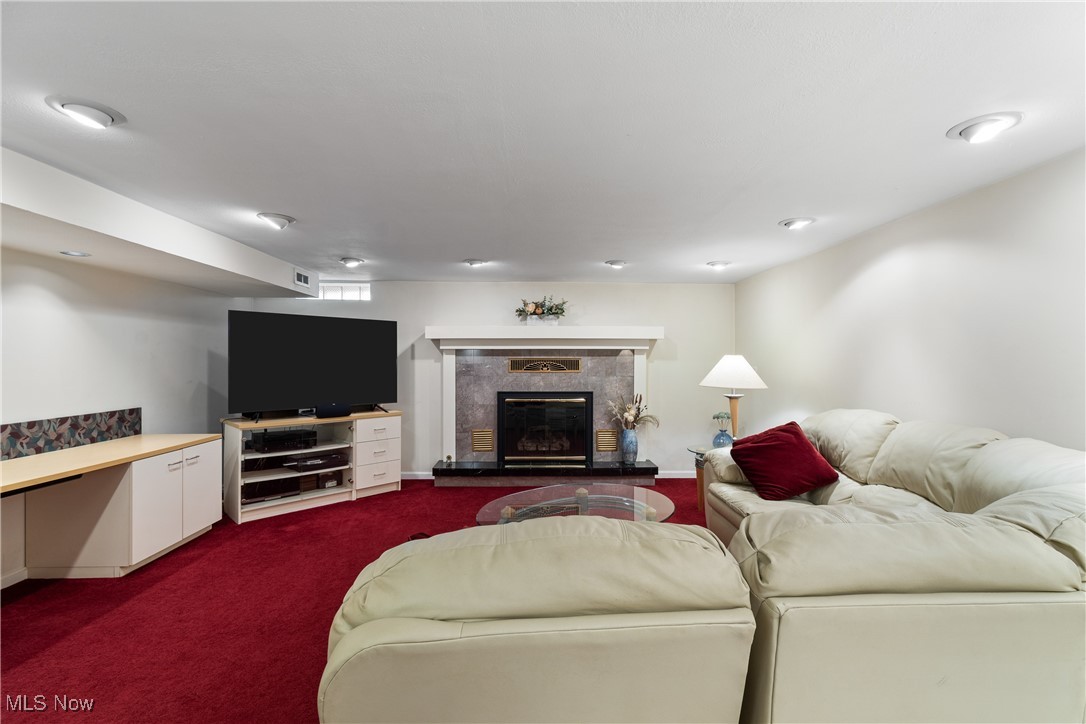 Royal State 02 - Residential