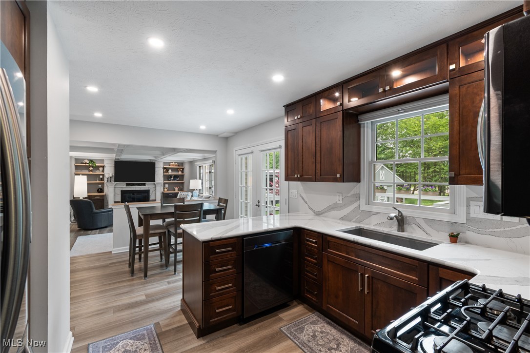 Royal State 02 - Residential