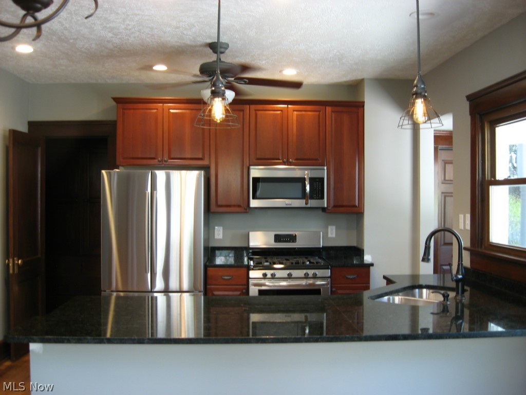 Advance Real Estate Cos 01 - Residential