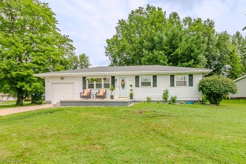 Homes For Sale - 3931 Adrian Drive<br/> Warren, OH 44484