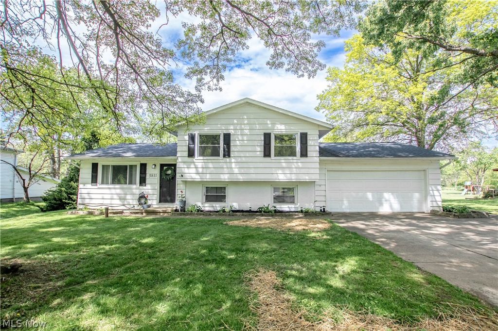 Photo of 3811 N Sunnyfield Drive, Copley, OH 44321 (MLS # 5211135)