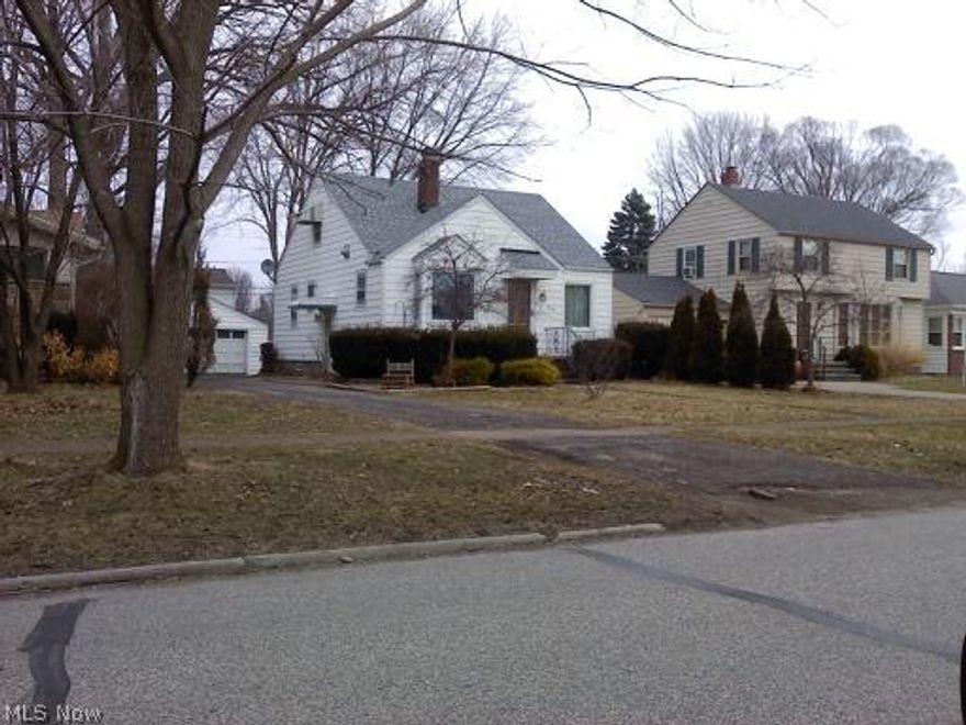 Well maintained and updated single family home for rent in Elyria.  Available immediately for occupancy.  This home offers 3 spacious bedrooms and 1 full bath.  Updates include new carpet, newer front door, remodeled bathroom, new roof and central A/C.  This home also offers an eat in kitchen and large living room.  Basement is partially finished for additional living space.  Lots of storage.  Updated electrical.  Pets are welcome for an additional charge.  Close to shopping, transportation, and highways.  Call today to schedule a showing.